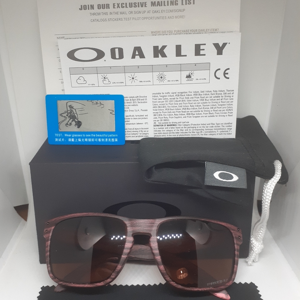 NWT Mens Oakley Holbrook 009102